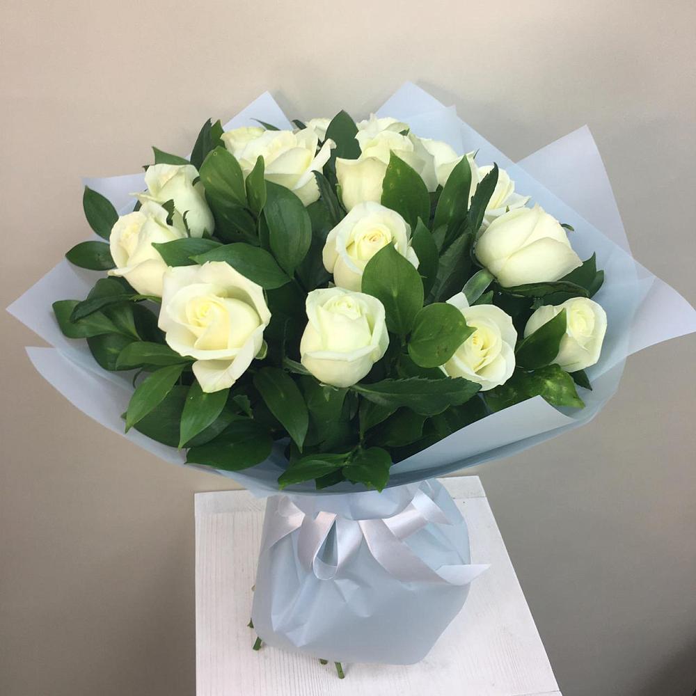 Букет 15 Белых роз Проуд в Камышеватской
