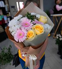 Букет цветов из:  Герберы, Розы и Хризантемы в Камышеватской