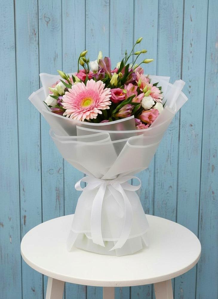 Букет цветов из: Герберы, Альстромерии и Лизиантусы в Камышеватской