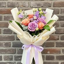 Букет цветов из:  Лизиантусы и Розы в Камышеватской