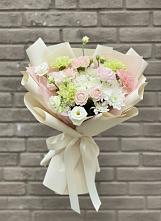 Букет цветов из:  Гвоздики, Розы, Лизиантусы и Хризантемы в Камышеватской