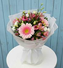 Букет цветов из:  Герберы, Альстромерии и Лизиантусы #REPLACE_PRED# Камышеватской