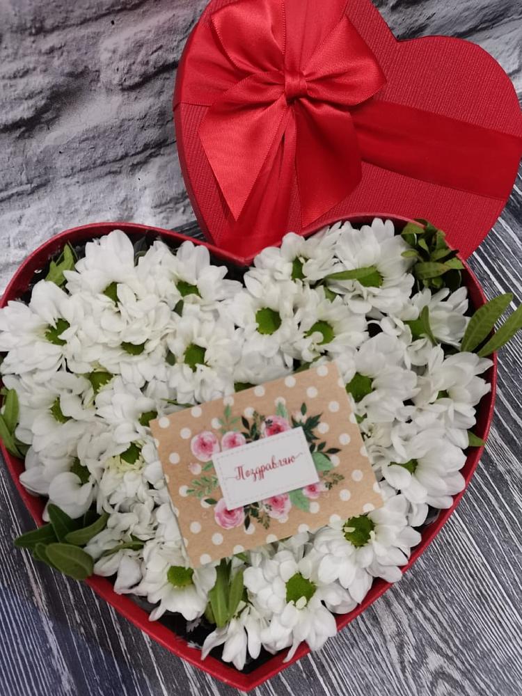 Цветочная композиция из Хризантемы в виде сердца в Камышеватской