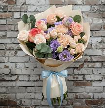 Букет цветов из:  Розы, Лизиантусы и Гвоздики #REPLACE_PRED# Камышеватской