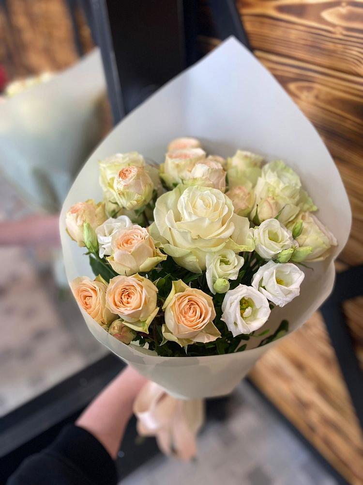 Букет цветов из: Розы и Лизиантусы в Камышеватской