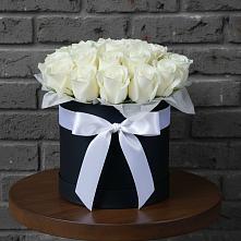 Цветочная композиция из Розы в шляпной коробке в Камышеватской